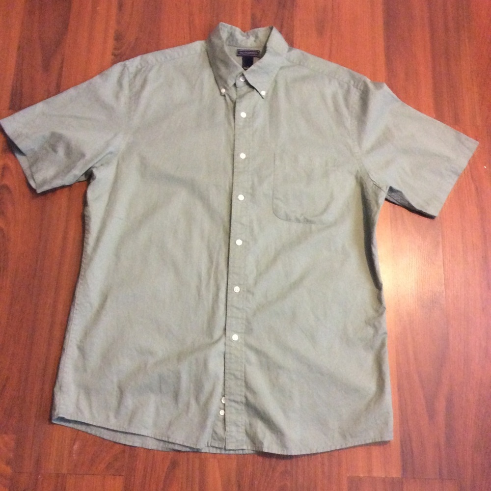 Short sleeve button down